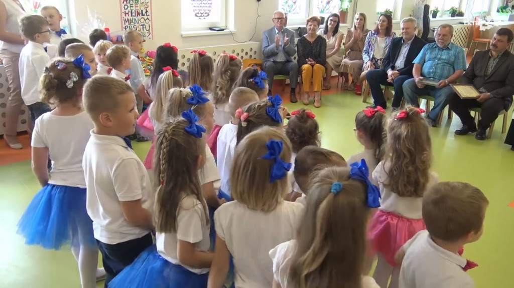 Plac zabaw i bieżnia. Nowe obiekty w Pomykowie [wideo, zdjęcia]