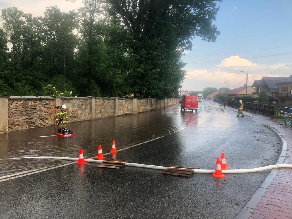 Strażacy usuwali skutki intensywnej ulewy [zdjęcia]