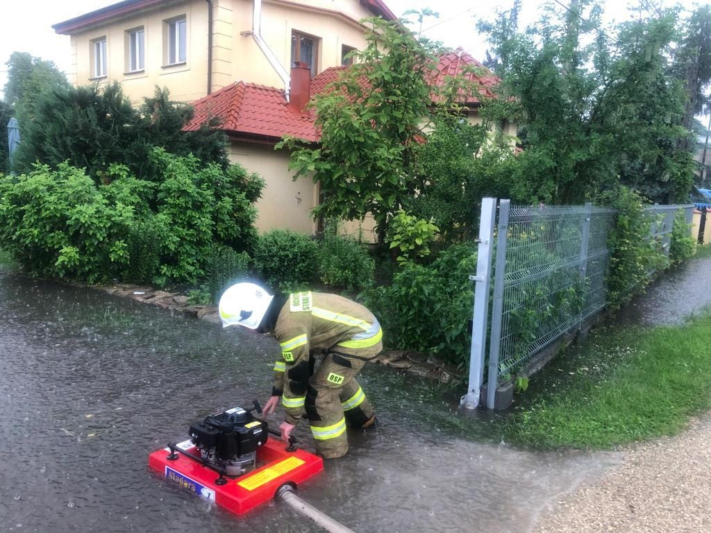 Strażacy usuwali skutki intensywnej ulewy [zdjęcia]