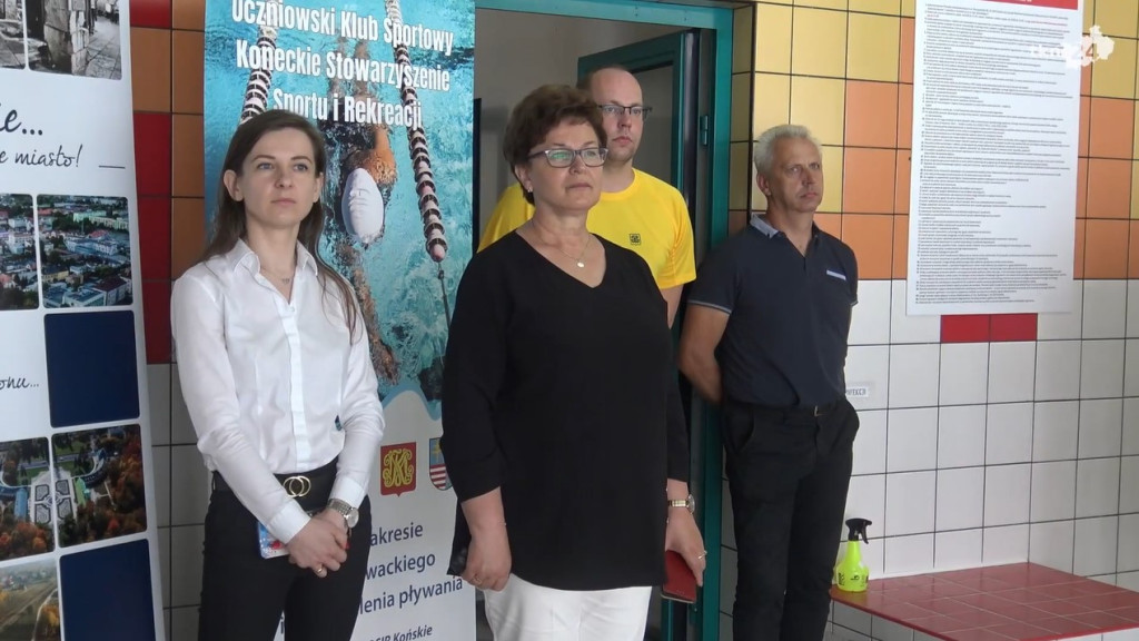 Pływacki półmaraton w Końskich. Walka z czasem na 21 kilometrów i 100 metrów [wideo, zdjęcia]