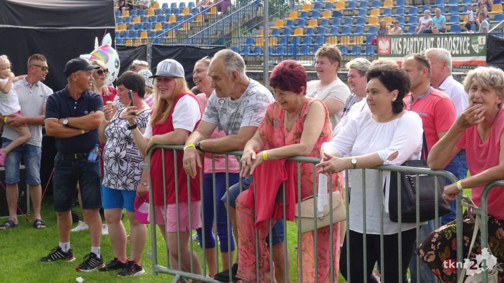 Zabawa z przytupem w Radoszycach w weselnym klimacie [wideo, zdjęcia]