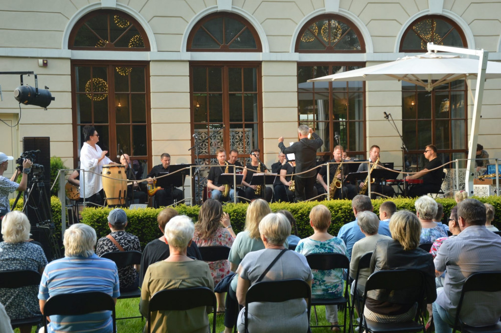 Big Band dał koncert wśród parkowych drzew [wideo, zdjęcia]