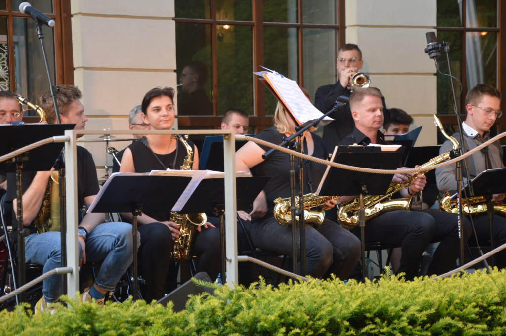 Big Band dał koncert wśród parkowych drzew [wideo, zdjęcia]