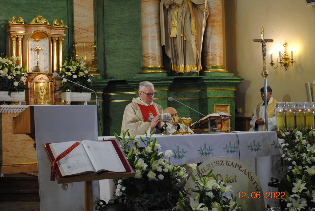 Jubileusz 50-lecia posługi kapłańskiej proboszcza z Fałkowa [zdjęcia]