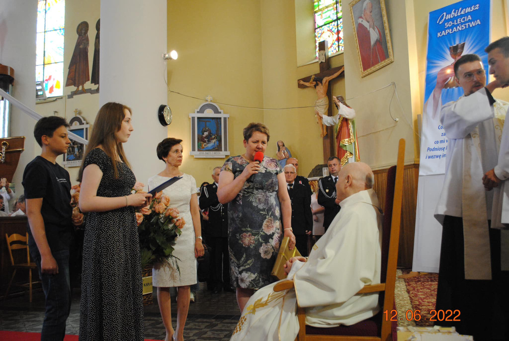Jubileusz 50-lecia posługi kapłańskiej proboszcza z Fałkowa [zdjęcia]