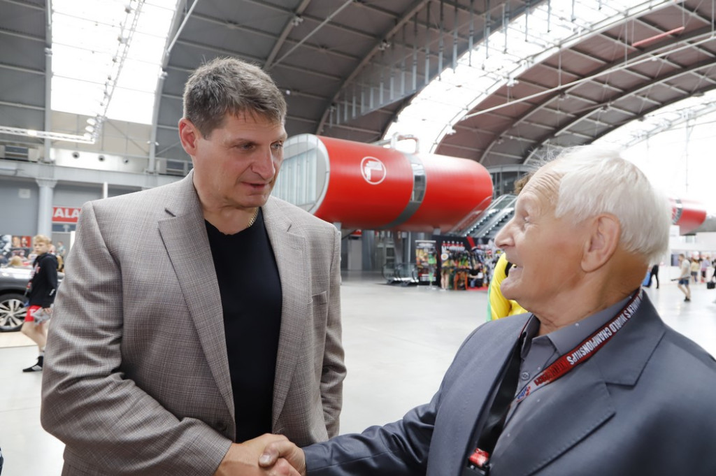 Mistrz boksu z Końskich Jerzy Plaskota uhonorowany podczas bokserskich targów [zdjęcia]