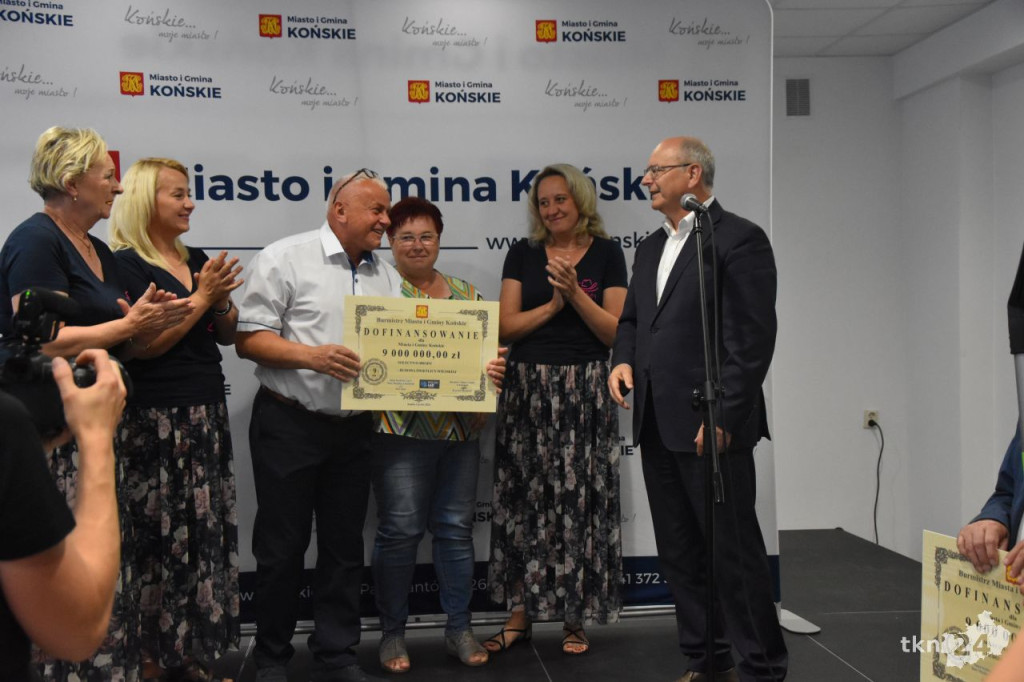 Wielki projekt rewitalizacji wsi koneckiej. Sołectwa otrzymały promesy! [wideo, zdjęcia]