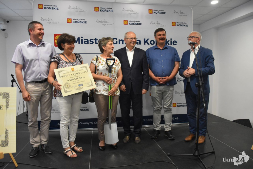 Wielki projekt rewitalizacji wsi koneckiej. Sołectwa otrzymały promesy! [wideo, zdjęcia]