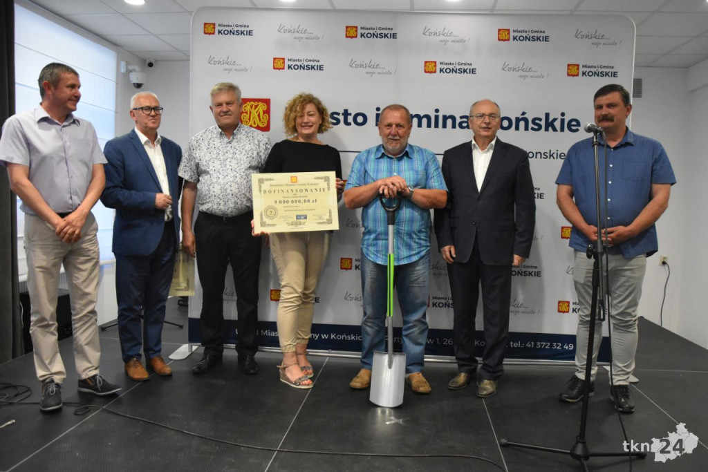 Wielki projekt rewitalizacji wsi koneckiej. Sołectwa otrzymały promesy! [wideo, zdjęcia]