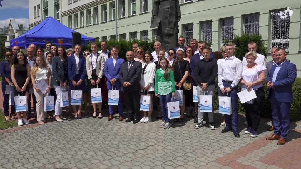 Starosta nagrodził najlepszych uczniów! [wideo, zdjęcia]