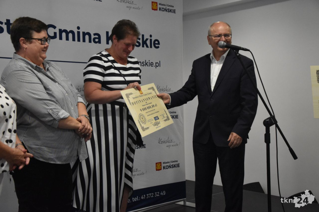 Wielki projekt rewitalizacji wsi koneckiej. Sołectwa otrzymały promesy! [wideo, zdjęcia]