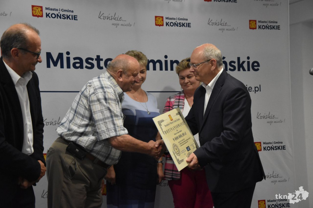 Wielki projekt rewitalizacji wsi koneckiej. Sołectwa otrzymały promesy! [wideo, zdjęcia]