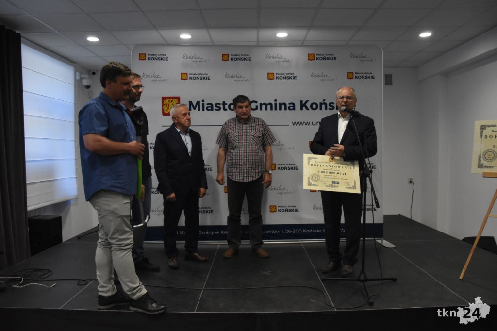 Wielki projekt rewitalizacji wsi koneckiej. Sołectwa otrzymały promesy! [wideo, zdjęcia]