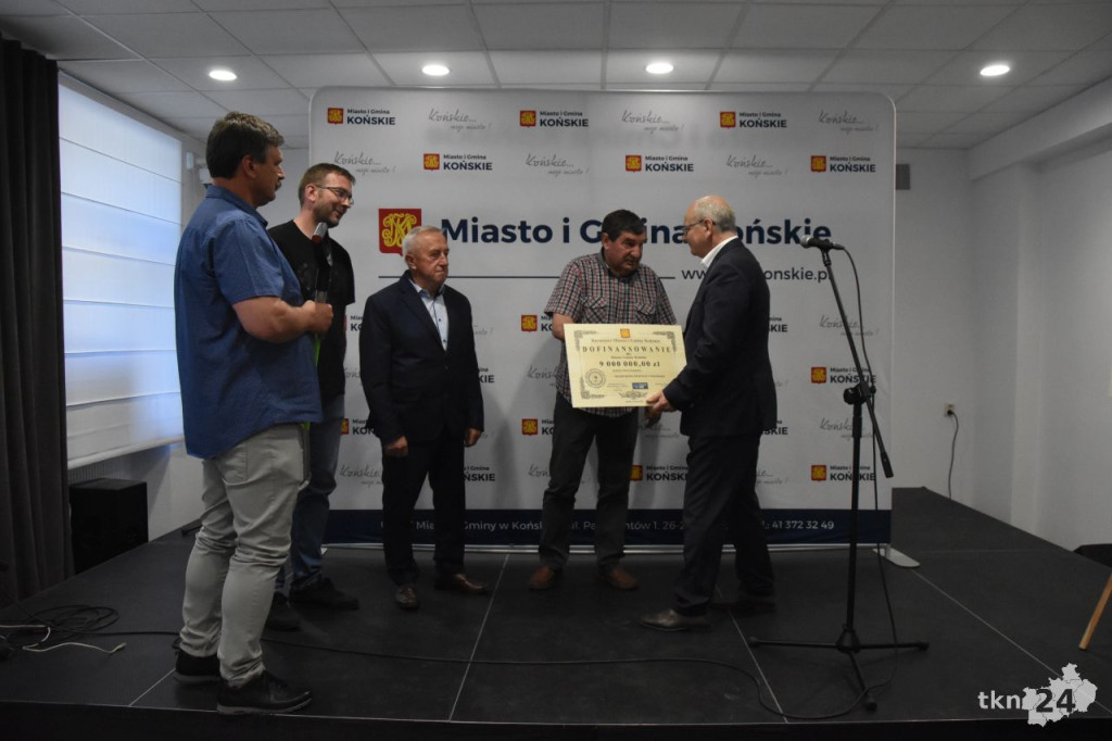 Wielki projekt rewitalizacji wsi koneckiej. Sołectwa otrzymały promesy! [wideo, zdjęcia]