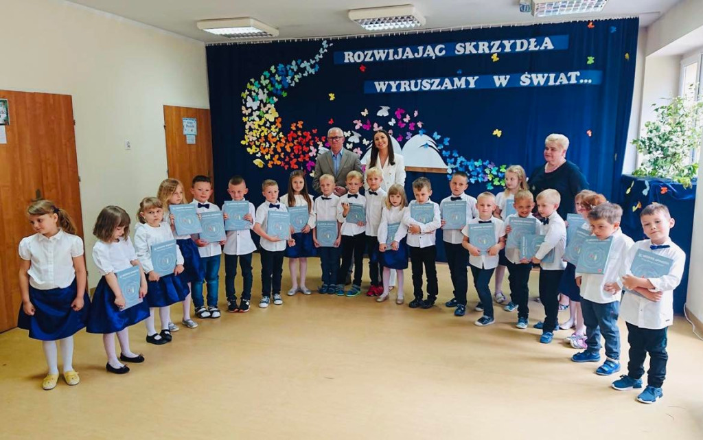 Przedszkolaki z dwójki na Dzień Taty i zakończenie roku szkolnego [fotorelacja]