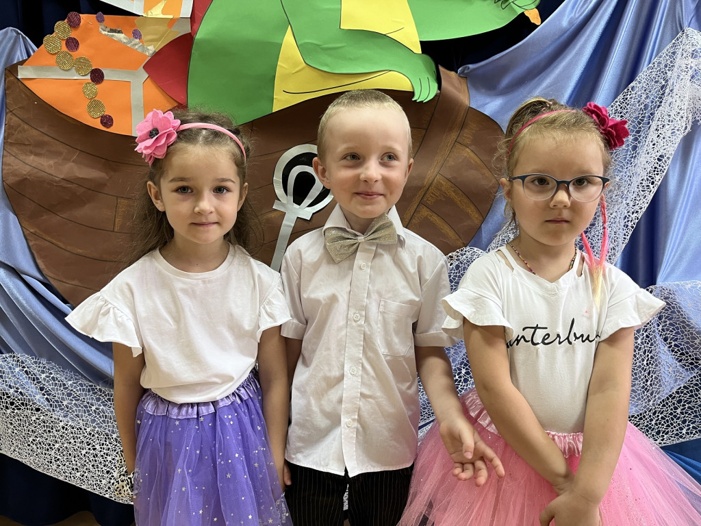 Przedszkolaki z dwójki na Dzień Taty i zakończenie roku szkolnego [fotorelacja]