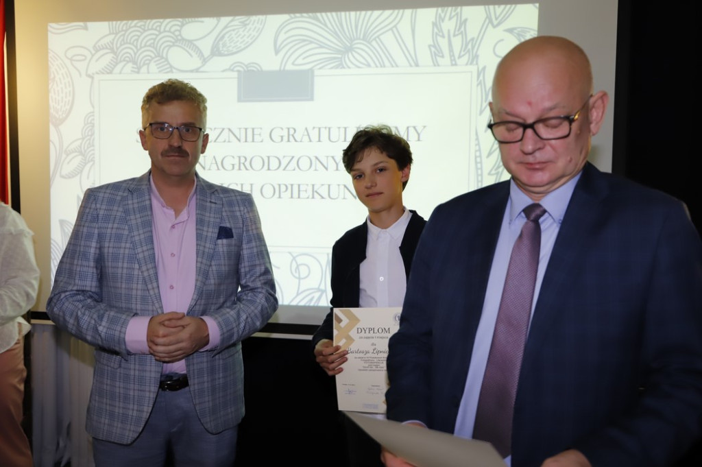 Rozstrzygnięto powiatowy konkurs fotograficzno-literacki [zdjęcia]