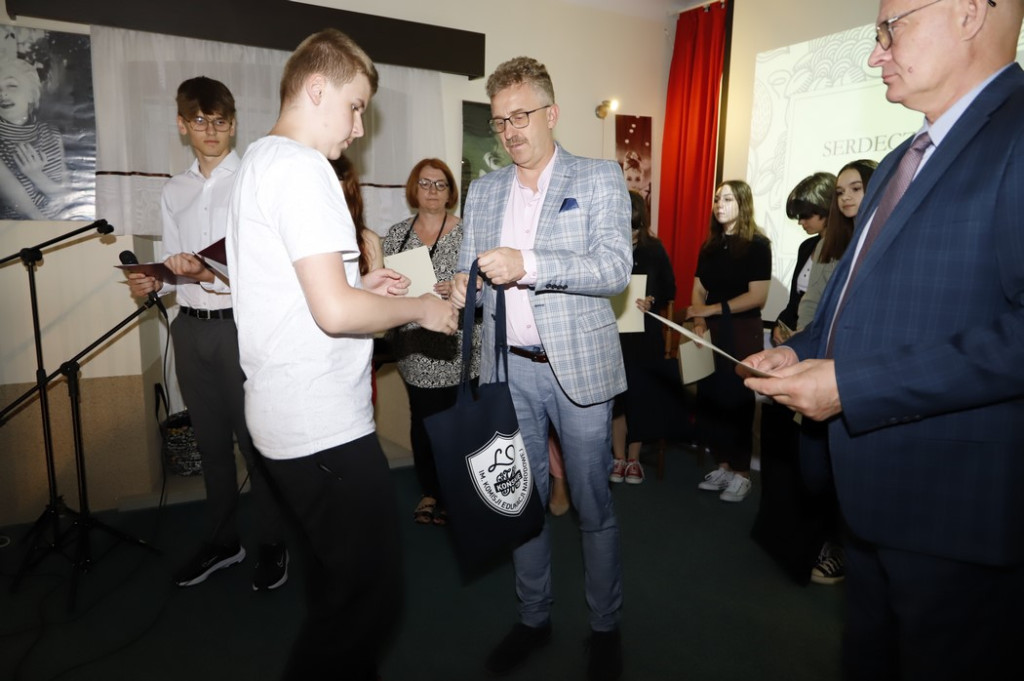 Rozstrzygnięto powiatowy konkurs fotograficzno-literacki [zdjęcia]