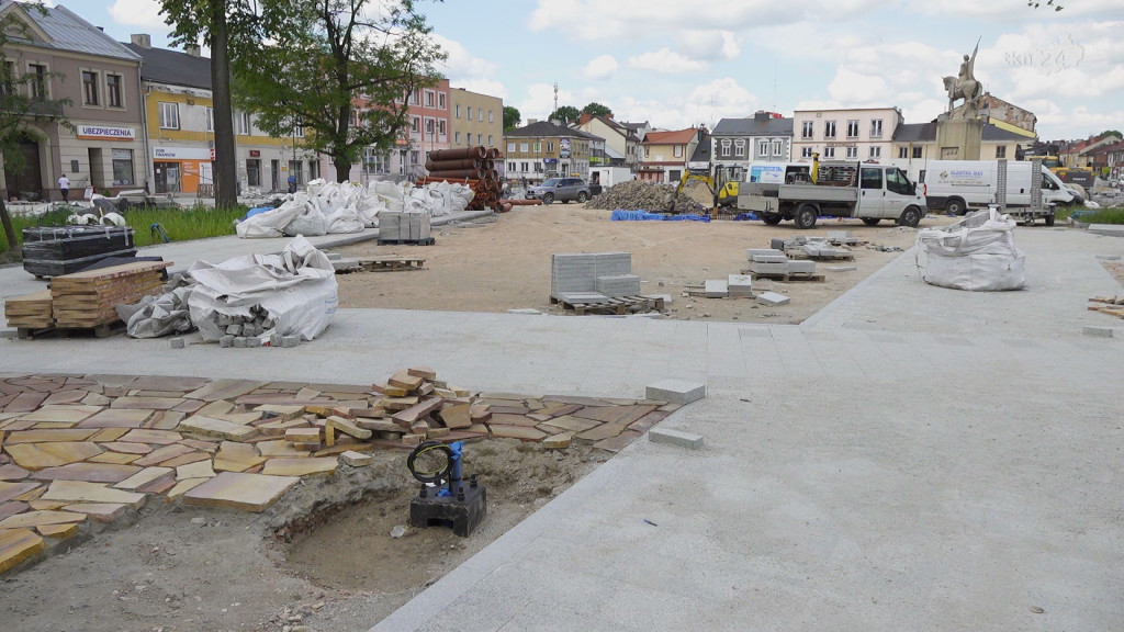 Remont ulic w centrum Końskich zbliża się do końca! Trwają ostatnie prace [wideo, zdjęcia]