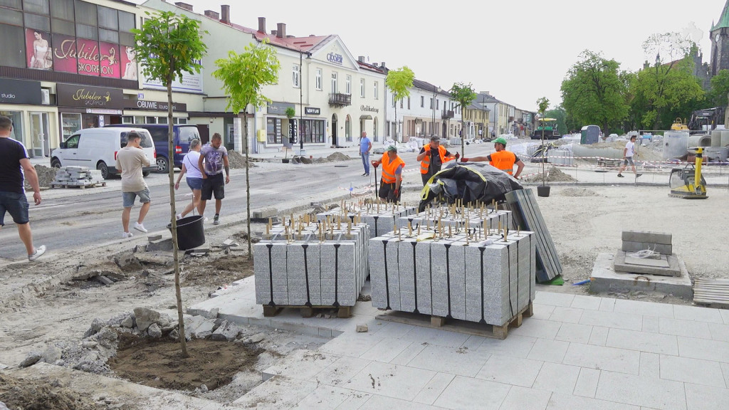 Remont ulic w centrum Końskich zbliża się do końca! Trwają ostatnie prace [wideo, zdjęcia]