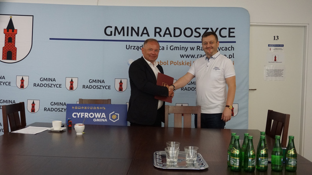 Na cyfryzację i kanalizację. Gmina Radoszyce z kolejnymi środkami [wideo, zdjęcia]