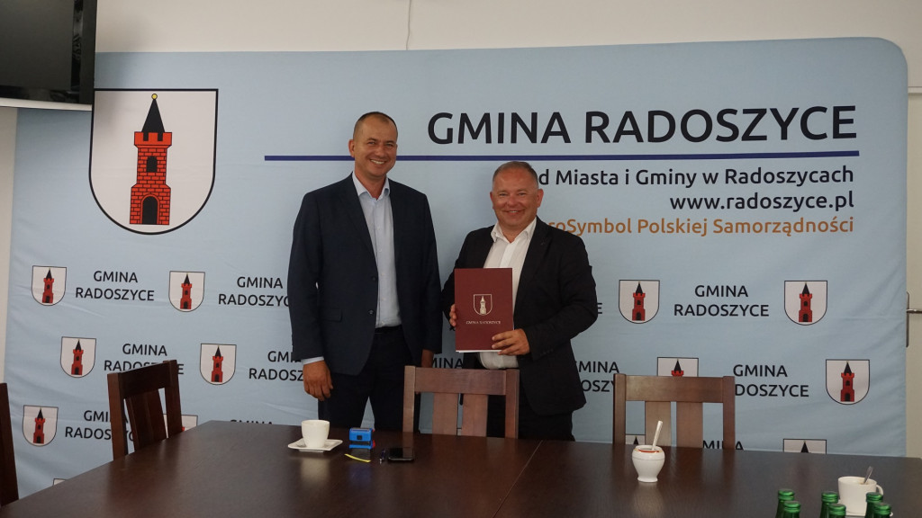 Na cyfryzację i kanalizację. Gmina Radoszyce z kolejnymi środkami [wideo, zdjęcia]
