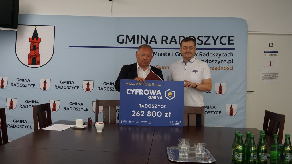 Na cyfryzację i kanalizację. Gmina Radoszyce z kolejnymi środkami [wideo, zdjęcia]