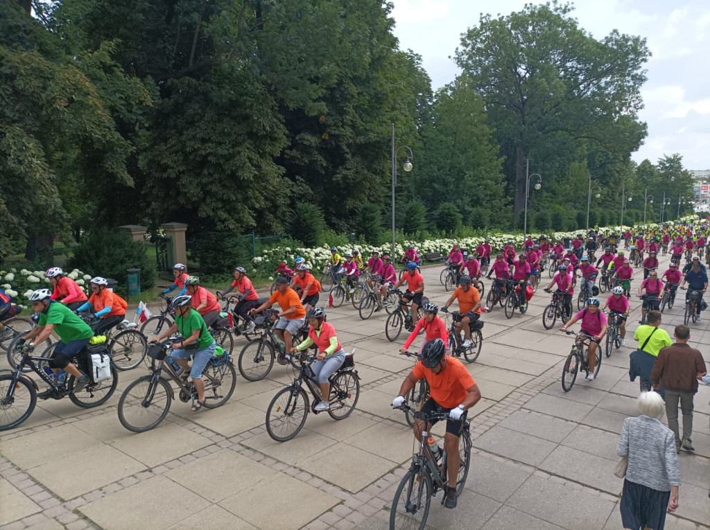 Rowerowa pielgrzymka z Modliszewic dotarła do Jasnej Góry [zdjęcia]