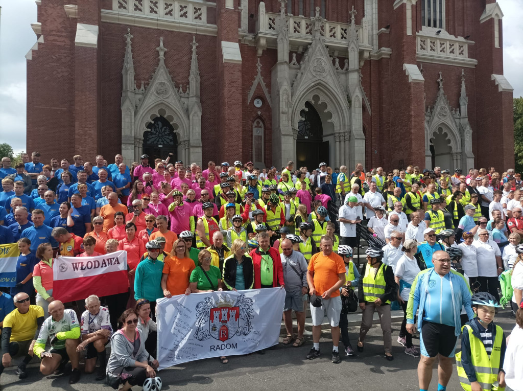 Rowerowa pielgrzymka z Modliszewic dotarła do Jasnej Góry [zdjęcia]