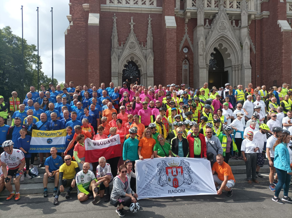 Rowerowa pielgrzymka z Modliszewic dotarła do Jasnej Góry [zdjęcia]