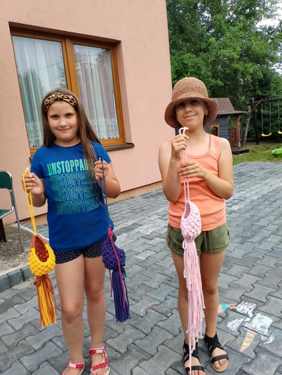 Makramowe `ploteczki` w gminie Stąporków [zdjęcia]