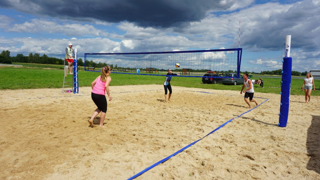 Turniej siatkówki plażowej mixtów na nowych boiskach nad Antoniowem [Zdjęcia]