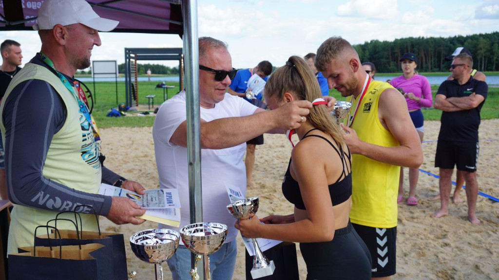 Turniej siatkówki plażowej mixtów na nowych boiskach nad Antoniowem [Zdjęcia]