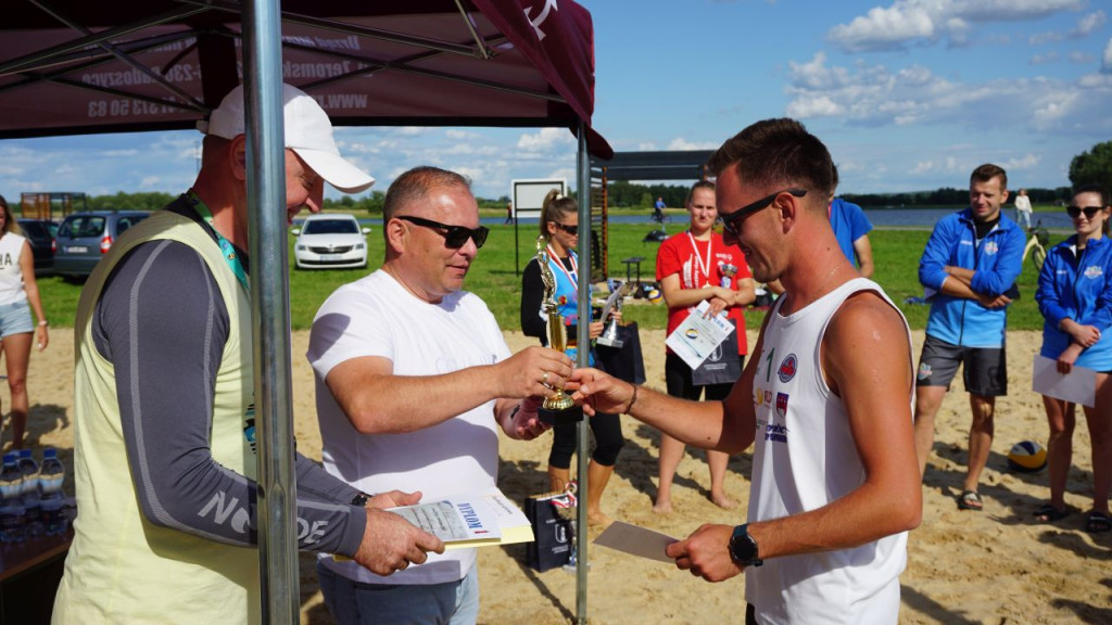 Turniej siatkówki plażowej mixtów na nowych boiskach nad Antoniowem [Zdjęcia]