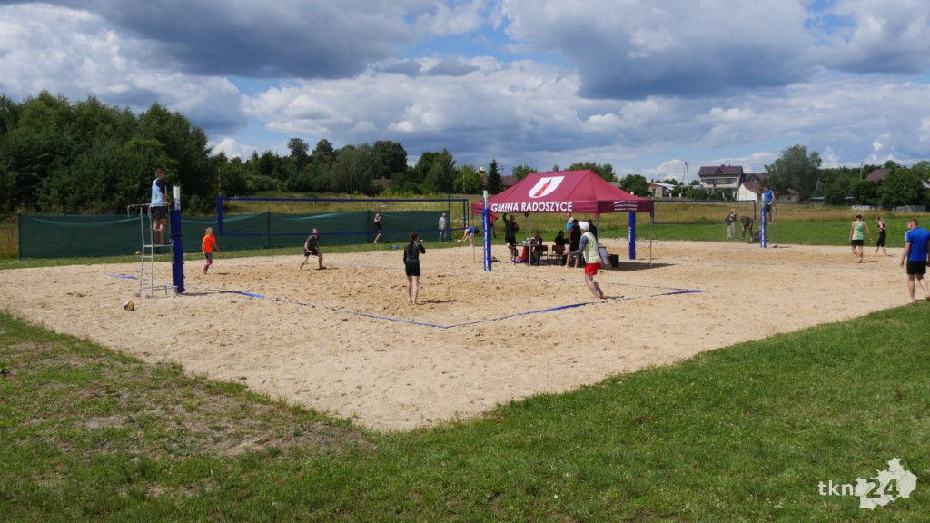 Turniej siatkówki plażowej mixtów na nowych boiskach nad Antoniowem [Zdjęcia]