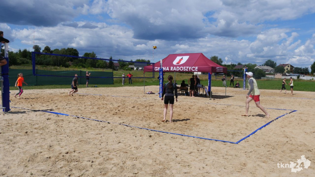 Turniej siatkówki plażowej mixtów na nowych boiskach nad Antoniowem [Zdjęcia]