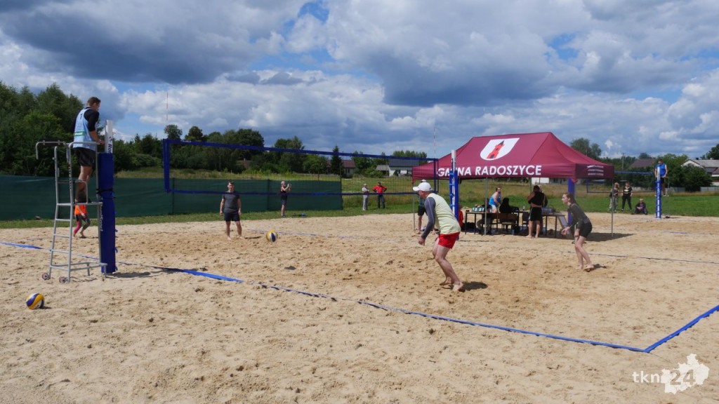 Turniej siatkówki plażowej mixtów na nowych boiskach nad Antoniowem [Zdjęcia]