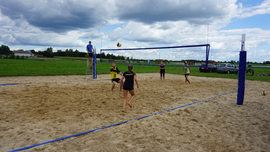 Turniej siatkówki plażowej mixtów na nowych boiskach nad Antoniowem [Zdjęcia]