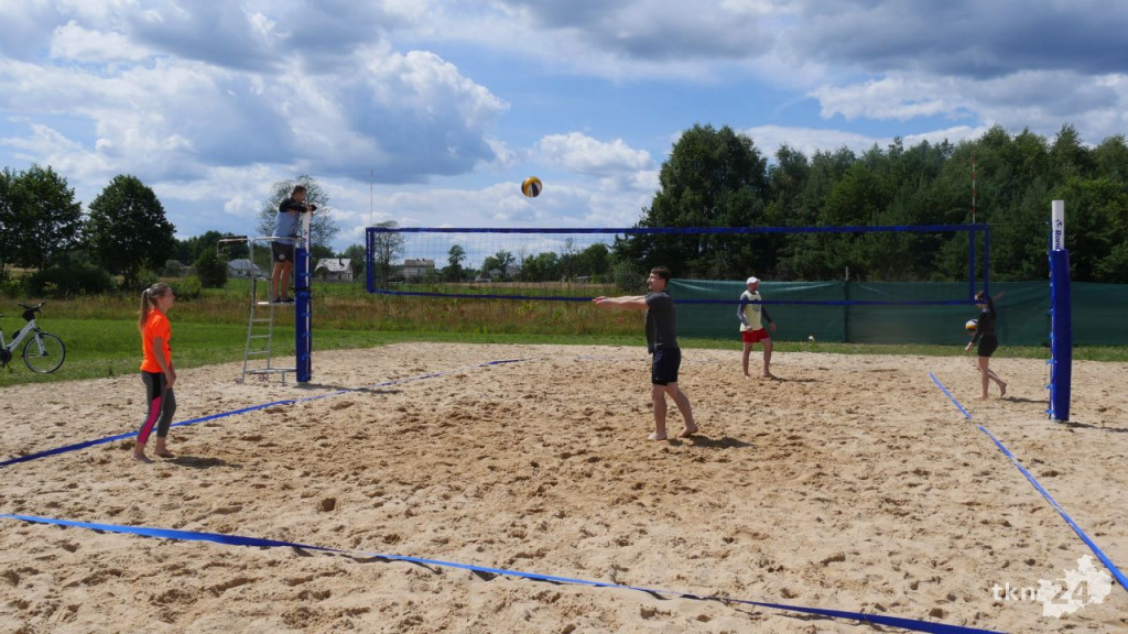 Turniej siatkówki plażowej mixtów na nowych boiskach nad Antoniowem [Zdjęcia]