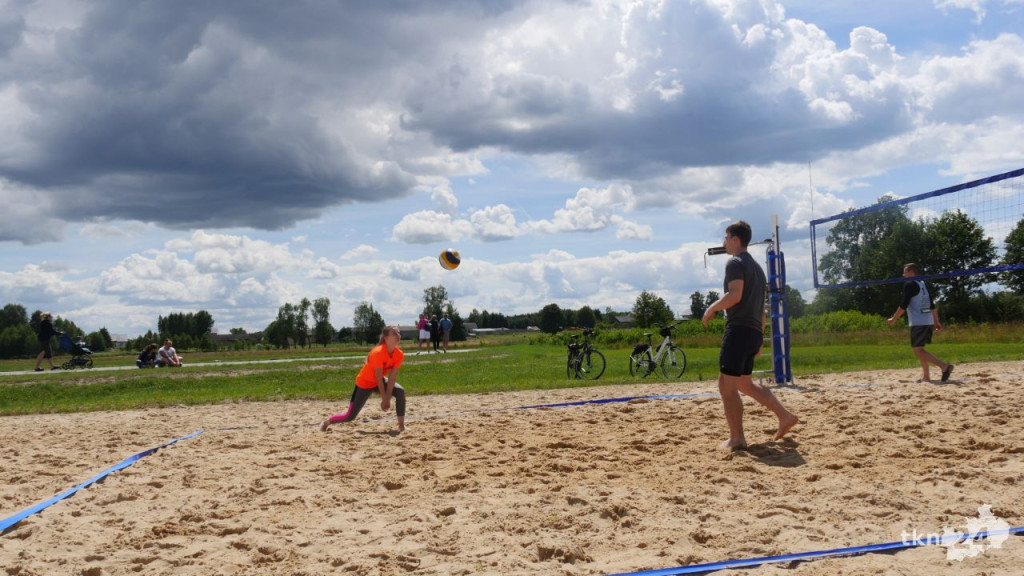Turniej siatkówki plażowej mixtów na nowych boiskach nad Antoniowem [Zdjęcia]