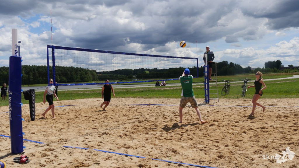 Turniej siatkówki plażowej mixtów na nowych boiskach nad Antoniowem [Zdjęcia]