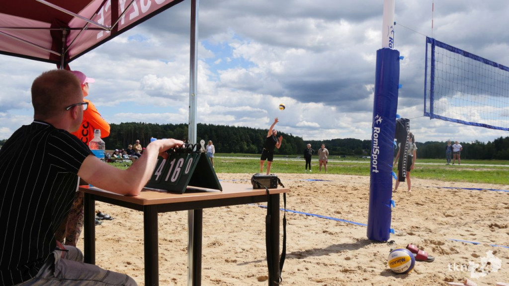 Turniej siatkówki plażowej mixtów na nowych boiskach nad Antoniowem [Zdjęcia]