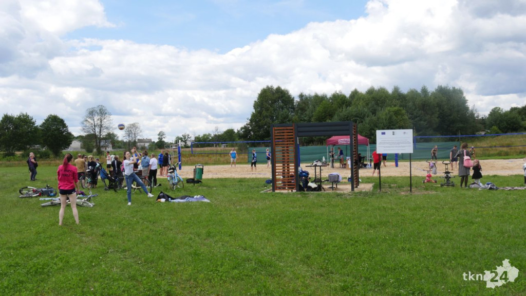 Turniej siatkówki plażowej mixtów na nowych boiskach nad Antoniowem [Zdjęcia]