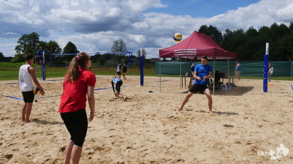 Turniej siatkówki plażowej mixtów na nowych boiskach nad Antoniowem [Zdjęcia]