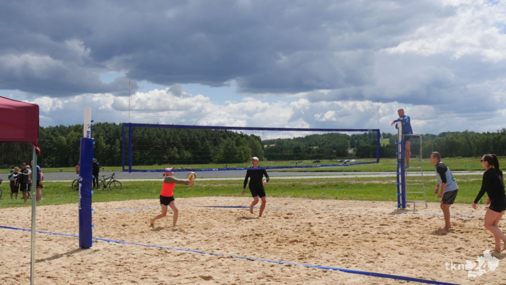 Turniej siatkówki plażowej mixtów na nowych boiskach nad Antoniowem [Zdjęcia]