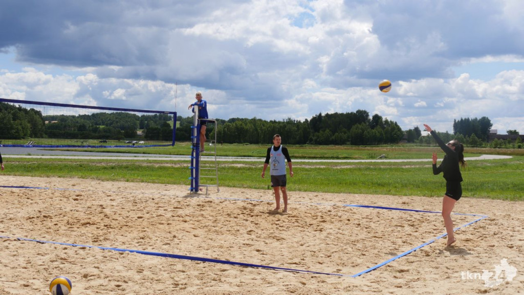 Turniej siatkówki plażowej mixtów na nowych boiskach nad Antoniowem [Zdjęcia]