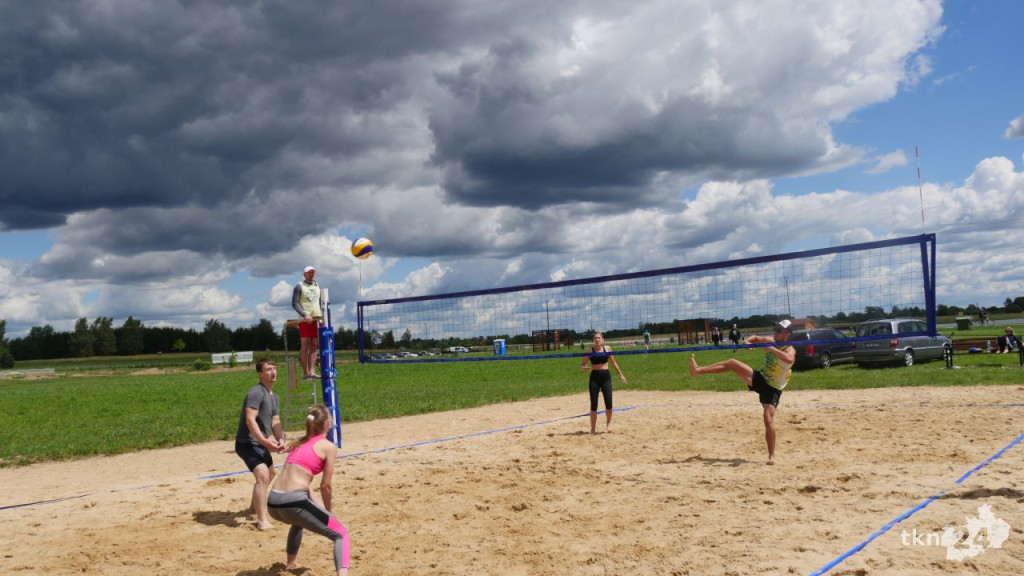 Turniej siatkówki plażowej mixtów na nowych boiskach nad Antoniowem [Zdjęcia]