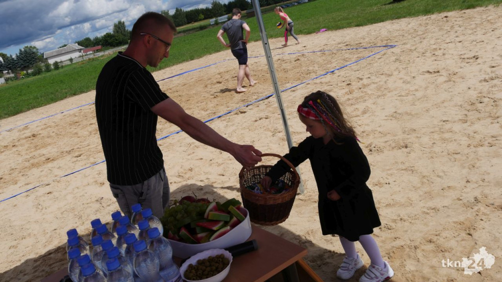 Turniej siatkówki plażowej mixtów na nowych boiskach nad Antoniowem [Zdjęcia]