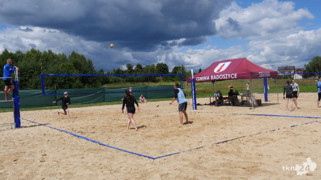 Turniej siatkówki plażowej mixtów na nowych boiskach nad Antoniowem [Zdjęcia]