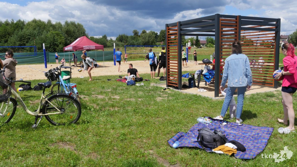 Turniej siatkówki plażowej mixtów na nowych boiskach nad Antoniowem [Zdjęcia]